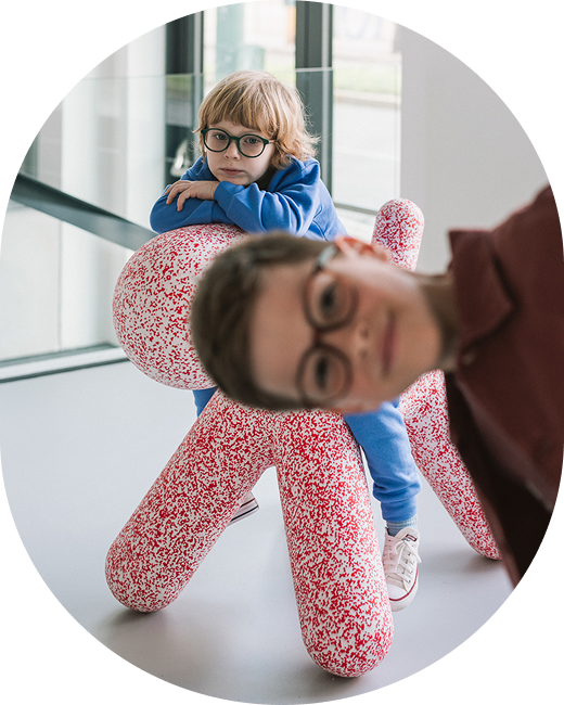 Progresívna myopia? Pomôcť môžu špeciálne okuliarové šošovky.